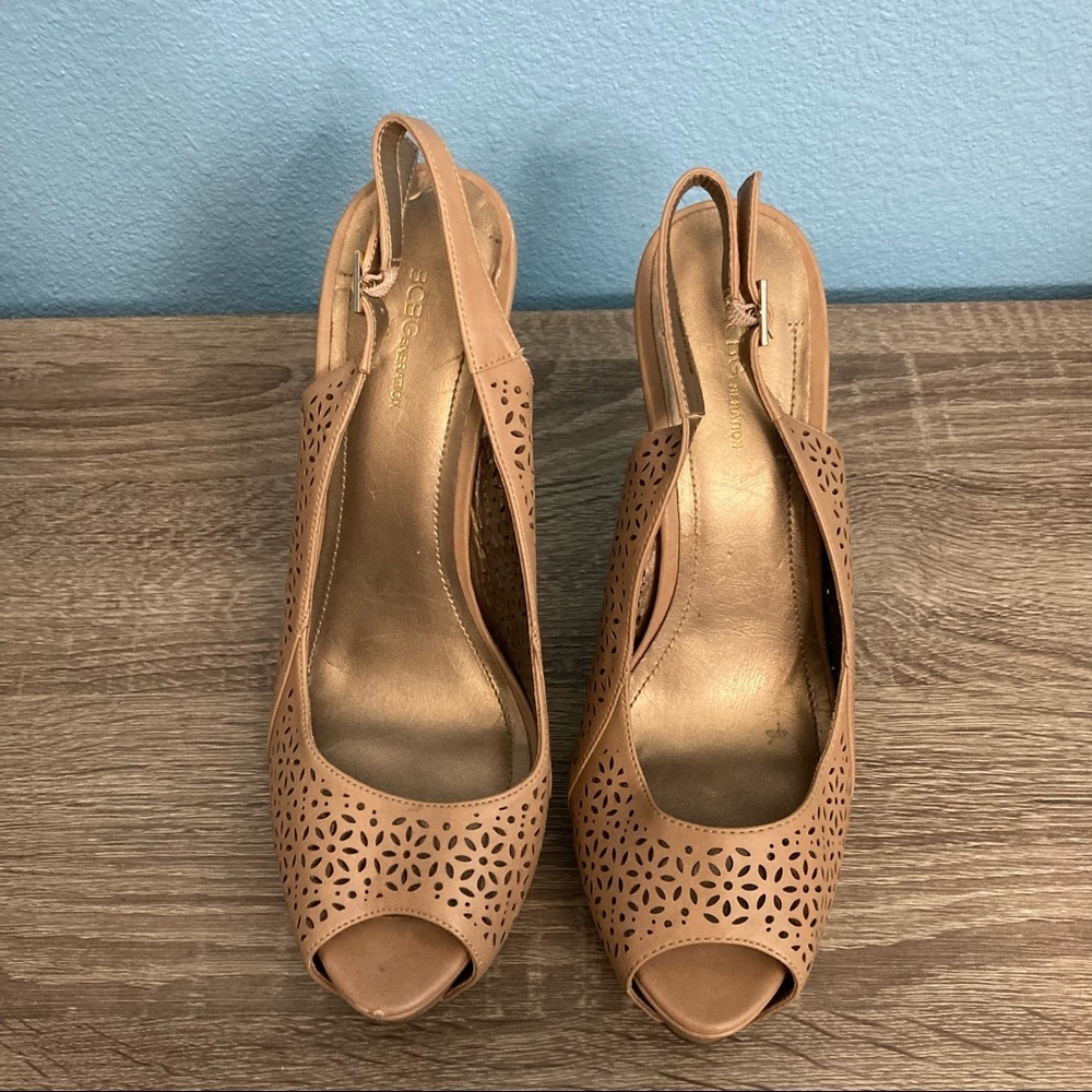 BCBGeneration Platform 2” Pump 5.5” Heels - Sz 10 - Cream